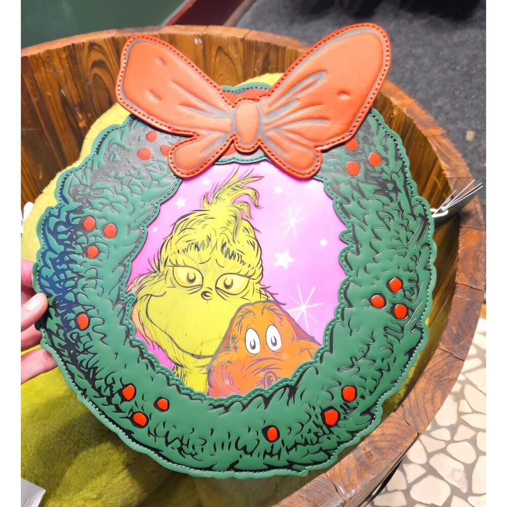 LOUNGEFLY Seuss How the Grinch Stole Christmas! Wreath Lenticular Crossbody NWT